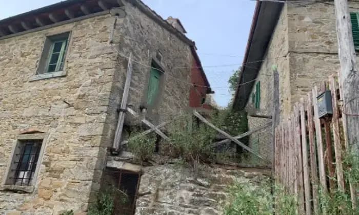 Rexer-Pratovecchio-Stia-Propriet-rustica-in-vendita-in-via-di-lonnano-Garage