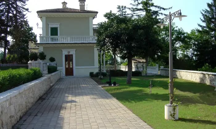 Rexer-Introdacqua-CasaleVilla-stile-liberty-in-Sulmona-Giardino