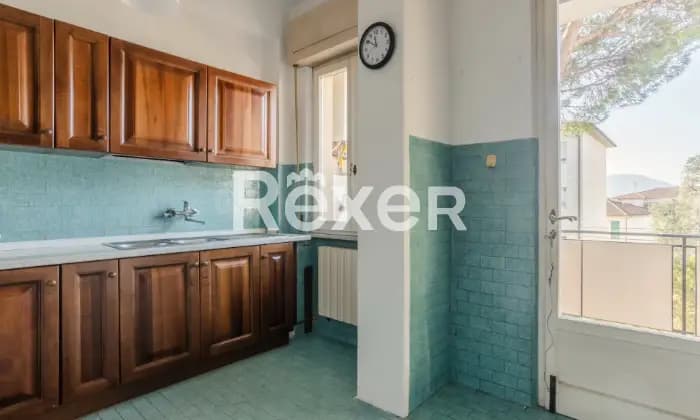 Rexer-Lucca-Lucca-ampio-e-luminoso-appartamento-in-zona-signorileCUCINA