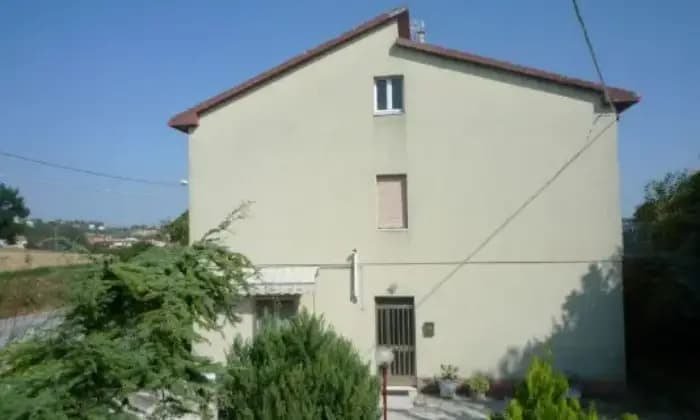 Rexer-Osimo-Casa-colonica-in-vendita-in-via-Recanati-ad-OsimoTerrazzo