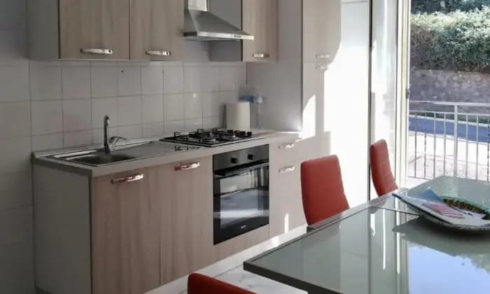 Rexer-Santo-Stefano-di-Camastra-Affittasi-luminoso-appartamento-arredato-in-zona-residenziale-Cucina