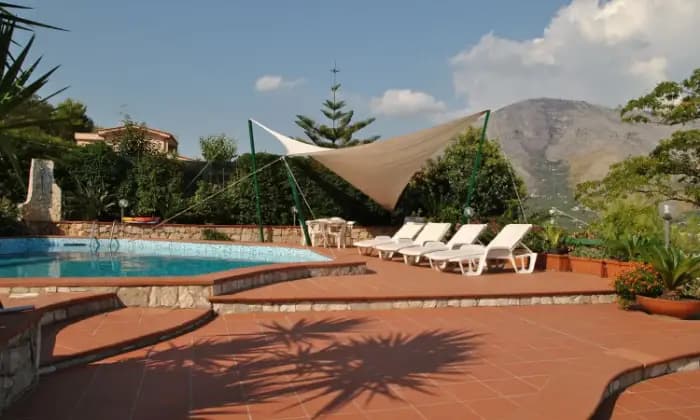 Rexer-Itri-Villa-panoramica-piscina-privata-giardino-zona-barbecue-forno-pizze-uliveto-Terrazzo