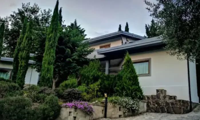 Rexer-San-Salvatore-Telesino-Villa-in-vendita-in-via-Starza-a-San-Salvatore-Telesino-Giardino