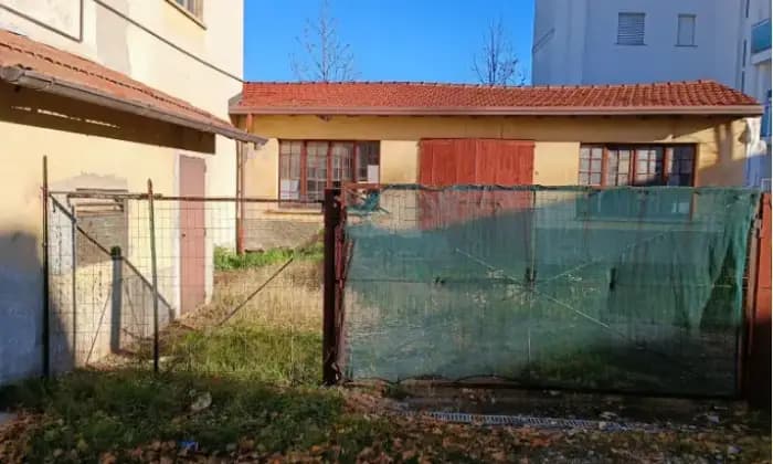 Rexer-Gallarate-Casa-di-paese-in-vendita-in-via-A-Sciesa-Gallarate-Giardino