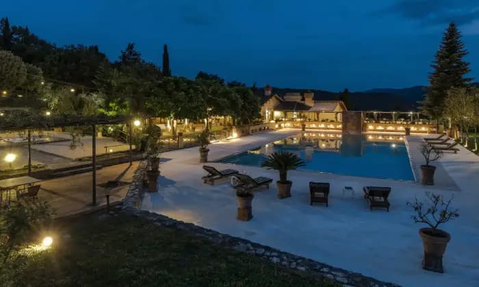 Rexer-Firenze-Villa-con-piscina-Firenze-colline-Giardino