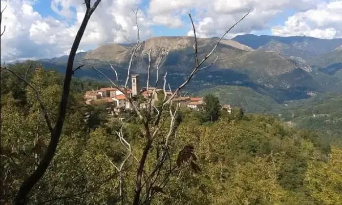 Rexer-Bagni-di-Lucca-Casa-Rustica-in-localit-di-origine-medioevale-sulle-colline-lucchesi-Altro