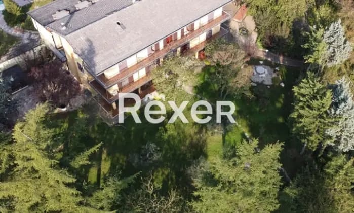 Rexer-Desenzano-del-Garda-Villa-singola-con-area-verde-e-piscina-Giardino