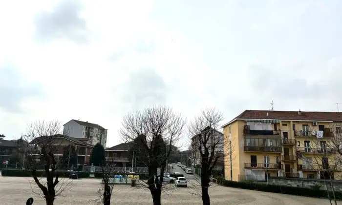 Rexer-Pianezza-Appartamento-ristrutturato-mq-con-box-auto-e-cantina-Giardino