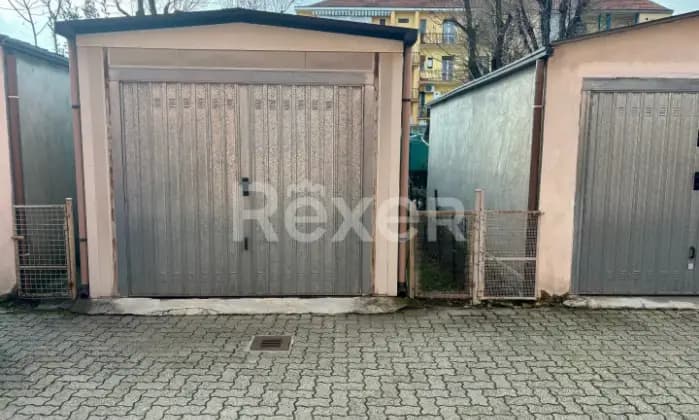 Rexer-Pianezza-Appartamento-ristrutturato-mq-con-box-auto-e-cantina-Giardino