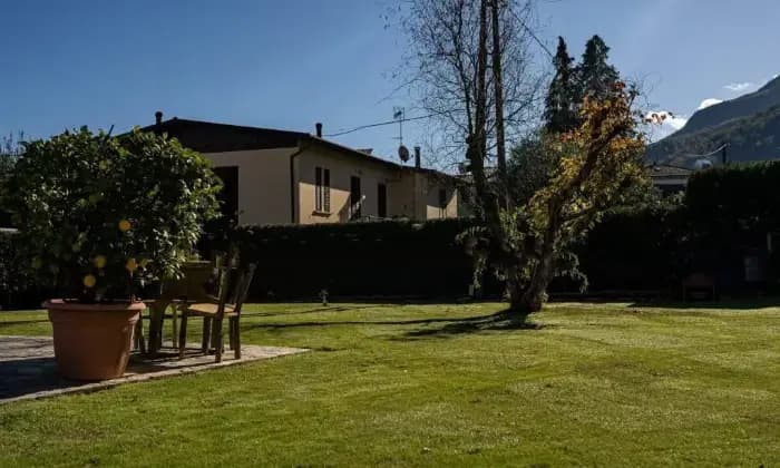 Rexer-Gallicano-Villa-unifamiliare-via-San-Leonardo-da-Porto-Maurizio-Centro-Gallicano-Giardino
