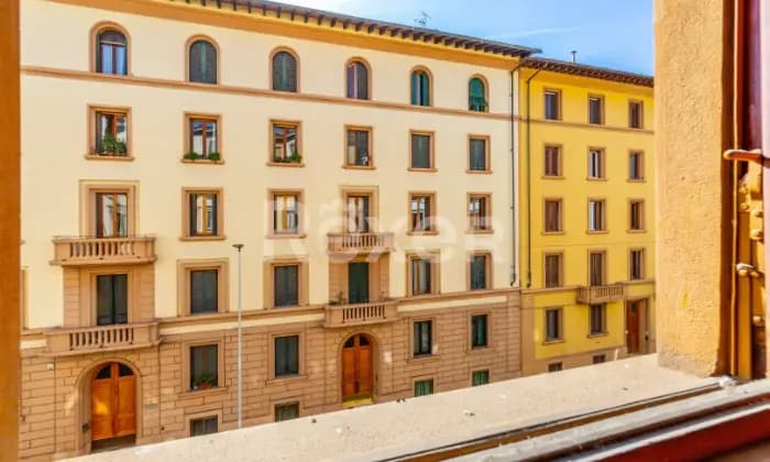 Rexer-Firenze-Via-Fabbroni-vani-ascensore-balcone-e-cantina-Terrazzo