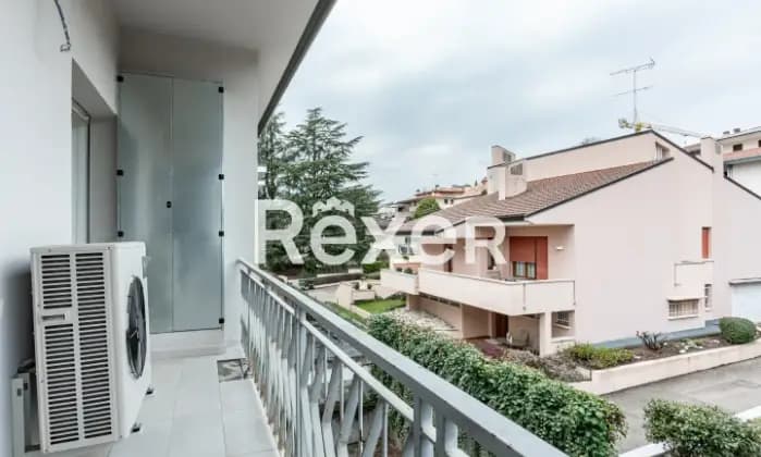Rexer-Conegliano-Appartamento-ristrutturato-con-box-auto-doppio-Terrazzo