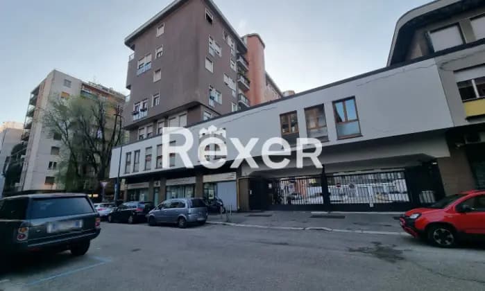 Rexer-Milano-Box-auto-con-doppio-posto-al-piano-primo-interrato-in-autosilo-Terrazzo