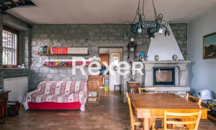 Rexer-Viterbo-Villa-unifamiliare-disposta-su-su-tre-piani-con-terreno-e-box-Cucina