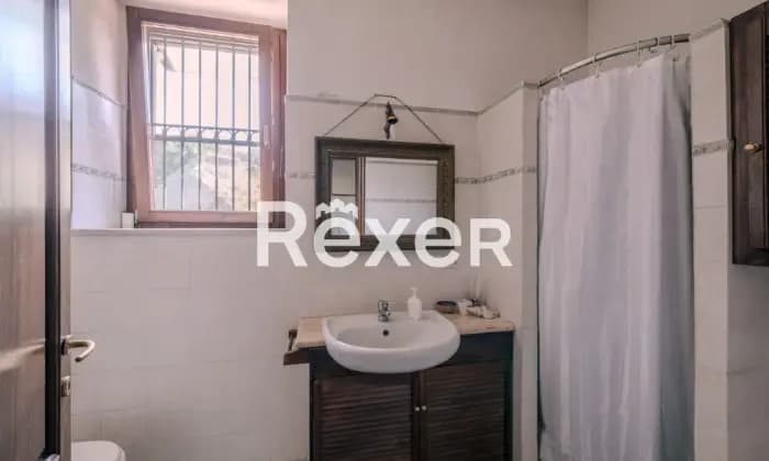 Rexer-Viterbo-Villa-unifamiliare-disposta-su-su-tre-piani-con-terreno-e-box-Bagno