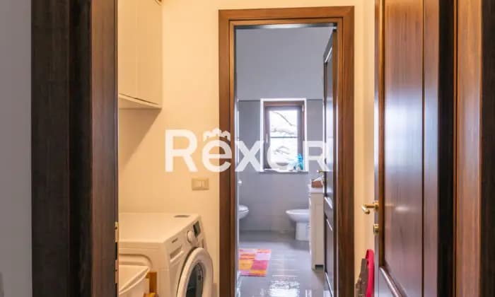 Rexer-Viterbo-Villa-unifamiliare-disposta-su-su-tre-piani-con-terreno-e-box-Bagno