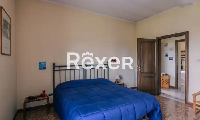 Rexer-Viterbo-Villa-unifamiliare-disposta-su-su-tre-piani-con-terreno-e-box-Altro