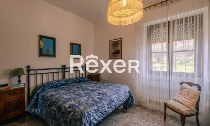 Rexer-Viterbo-Villa-unifamiliare-disposta-su-su-tre-piani-con-terreno-e-box-Altro