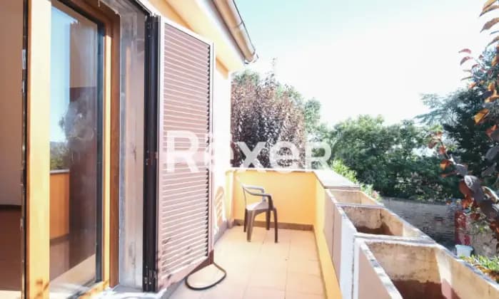 Rexer-Trevignano-Romano-Villa-a-schiera-mq-con-giardino-e-posto-auto-Terrazzo