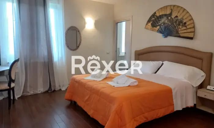 Rexer-Porcari-Agriturismo-con-piscina-maneggio-e-appartamenti-uso-turistico-CameraDaLetto