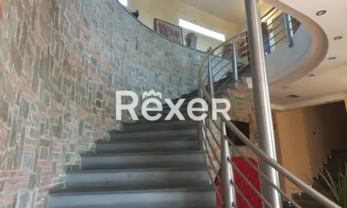 Rexer-Porcari-Agriturismo-con-piscina-maneggio-e-appartamenti-uso-turistico-Garage