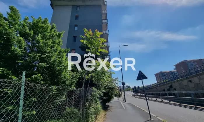 Rexer-Milano-Box-auto-mq-al-piano-interrato-in-condomino-Terrazzo