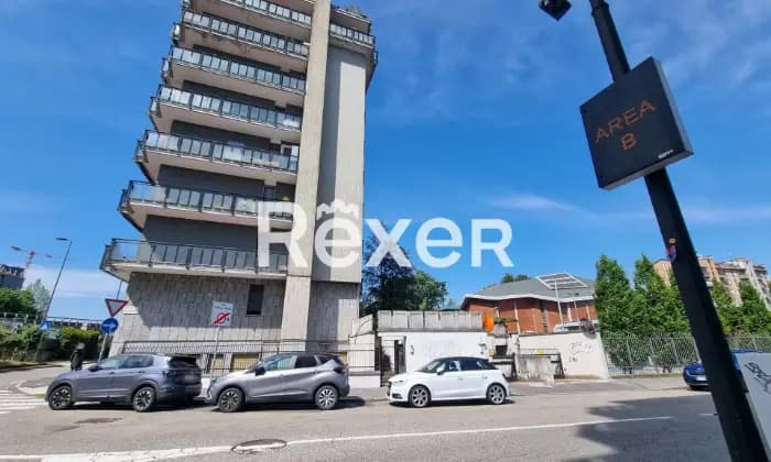 Rexer-Milano-Box-auto-mq-al-piano-interrato-in-condomino-Terrazzo