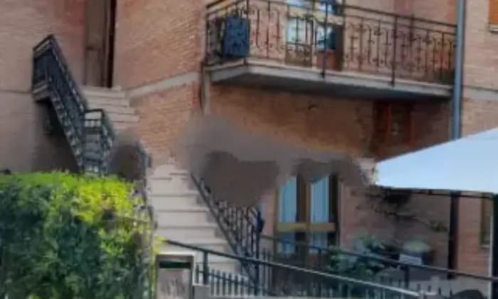 Rexer-Siena-Vendesi-appartamento-su-due-piani-in-via-LiguriaSiena-Terrazzo