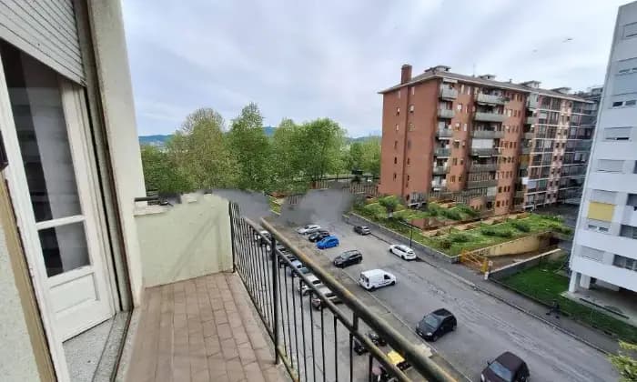Rexer-Torino-Vendesi-appartamento-in-via-Ribordone-Falchera-Torino-Giardino