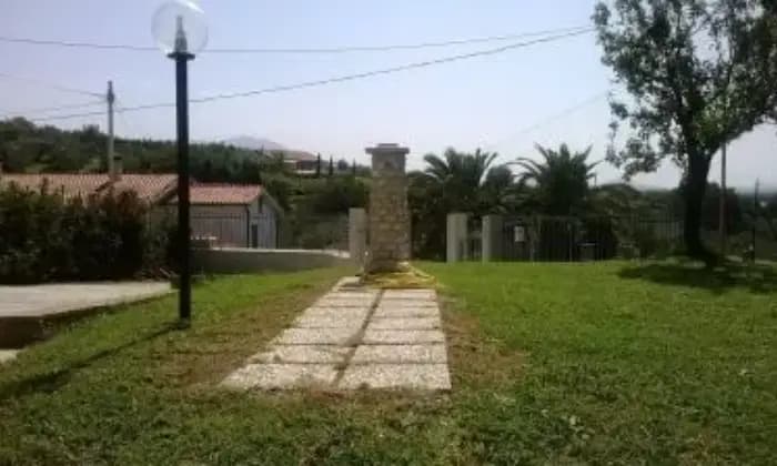 Rexer-Fara-In-Sabina-Splendida-villa-con-ampio-giardino-GIARDINO