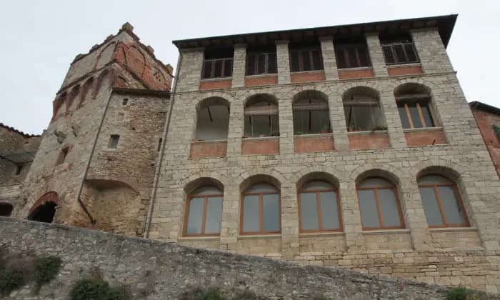 Rexer-Rapolano-Terme-Grande-appartamento-con-torre-medievale-SALONE